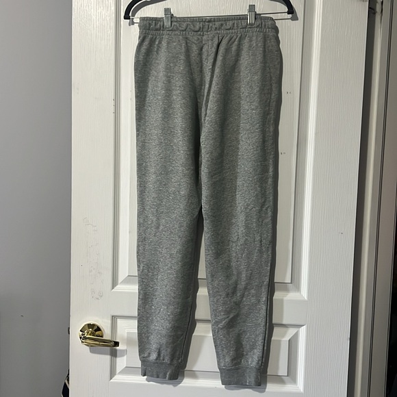 grey nike sweatpants - Picture 2 of 3
